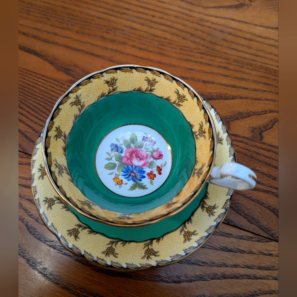- Aynsley. Bone China teacup and Saucer. Rare pattern. Vintage. Cabbag…
